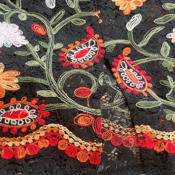 Stella Morgan Semi-formal Flower embroidered midi-length dress - Picture 5 of 5